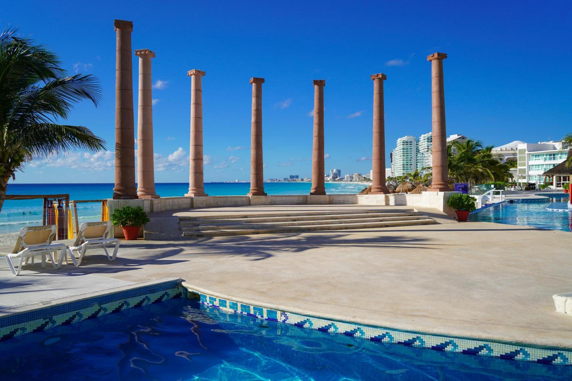 Krystal Cancun Hotel Exterior photo